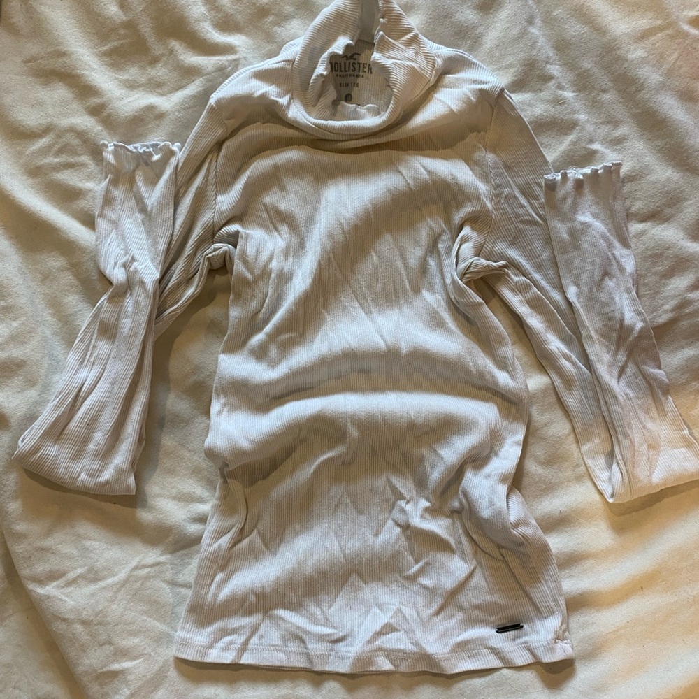 Hollister White Ribbed Turtleneck Sweater